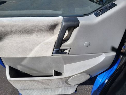 Used 2002 Volkswagen Eurovan MV image 10