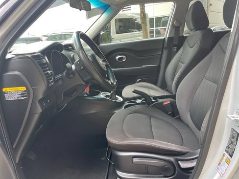 Used 2016 Kia Soul FWD image 17
