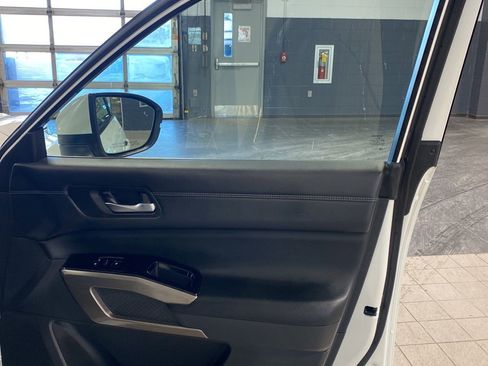 Certified 2024 Nissan Pathfinder Platinum w/ Cargo Package image 34