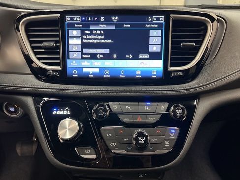 New 2026 Chrysler Pacifica Select FWD image 23