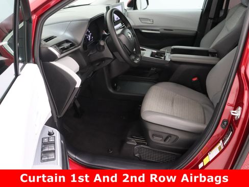 Certified 2025 Toyota Sienna LE image 14