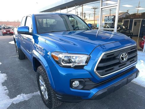 Used 2016 Toyota Tacoma SR5 w/ SR5 Appearance Package (SN) image 2