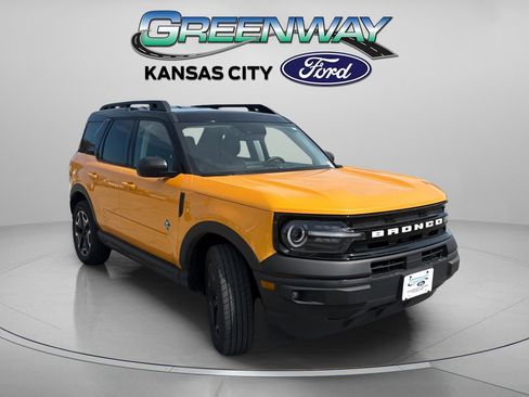 Used 2022 Ford Bronco Sport Outer Banks w/ Tech Package AWD/4WD image 1