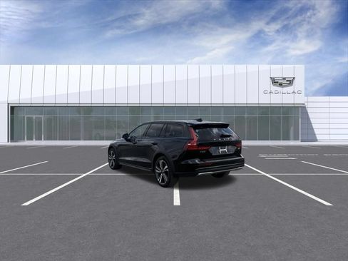 Used 2025 Volvo V60 B5 Cross Country Plus AWD/4WD image 4