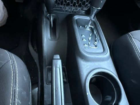 Used 2015 Jeep Wrangler Unlimited Rubicon AWD/4WD image 31