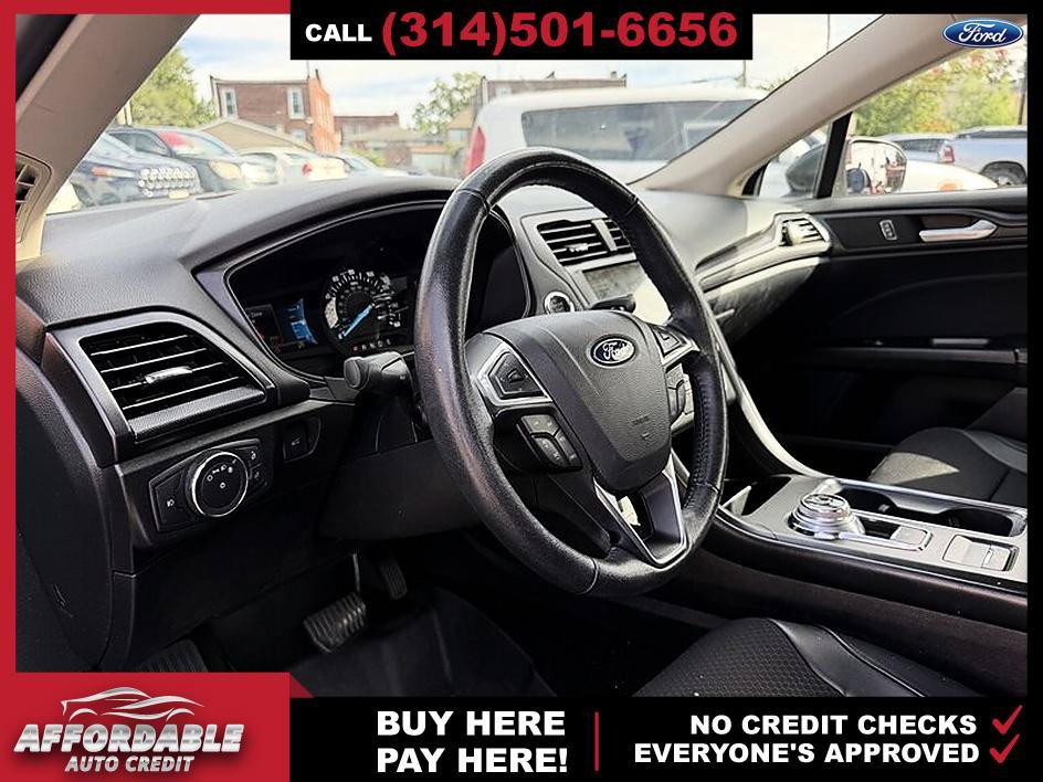 Used 2018 Ford Fusion SE w/ Equipment Group 201A FWD image 9