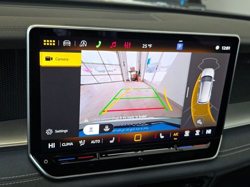 New 2026 Volkswagen Tiguan SE R-Line AWD/4WD image 7