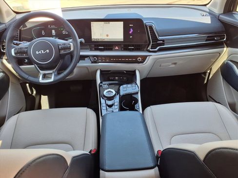 Used 2025 Kia Sportage EX image 13