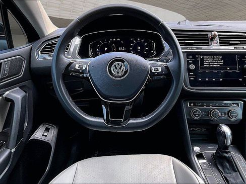Used 2020 Volkswagen Tiguan SEL FWD image 4