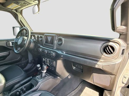 Used 2021 Jeep Gladiator Willys image 26
