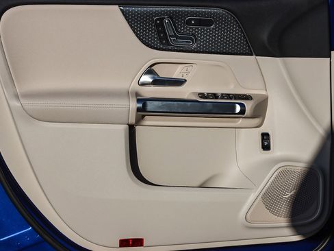 Used 2024 Mercedes-Benz EQB 300 4MATIC image 20