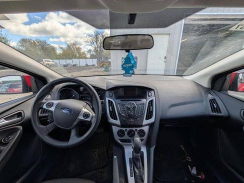Used 2014 Ford Focus SE w/ SE Winter Package FWD image 32