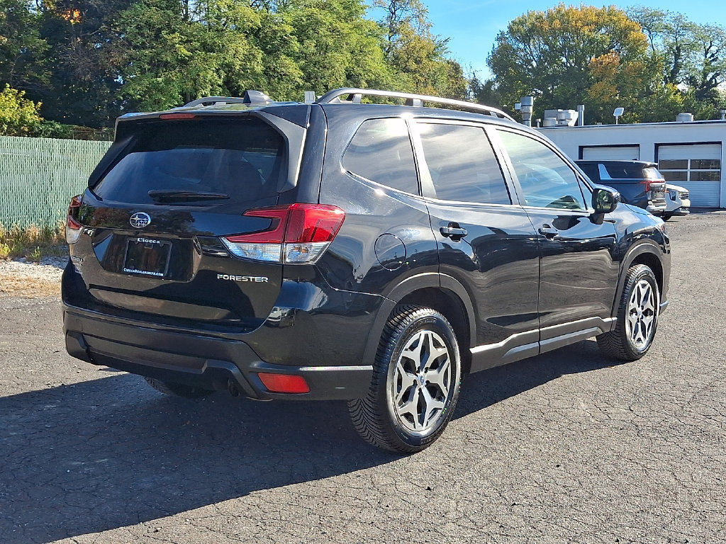 Used 2022 Subaru Forester Premium AWD/4WD image 10