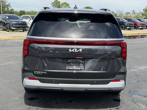 New 2027 Kia Carnival EX FWD image 5