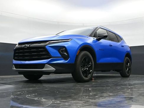 Used 2024 Chevrolet Blazer LT w/ Sound & Technology Package FWD image 40