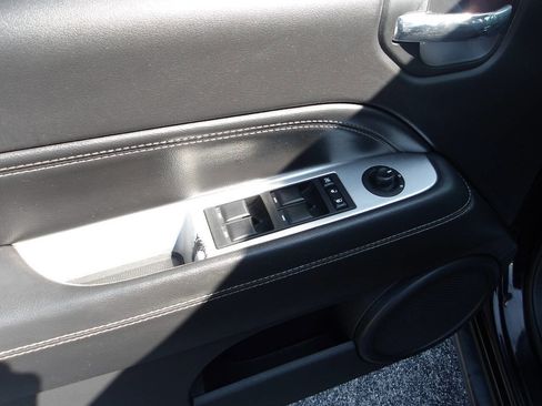 Used 2016 Jeep Compass Latitude image 10