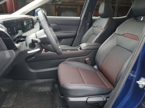 Used 2025 Nissan Kicks SR image 9