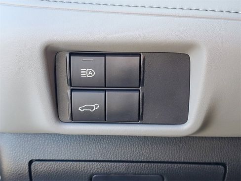 Used 2021 Toyota Highlander LE image 20