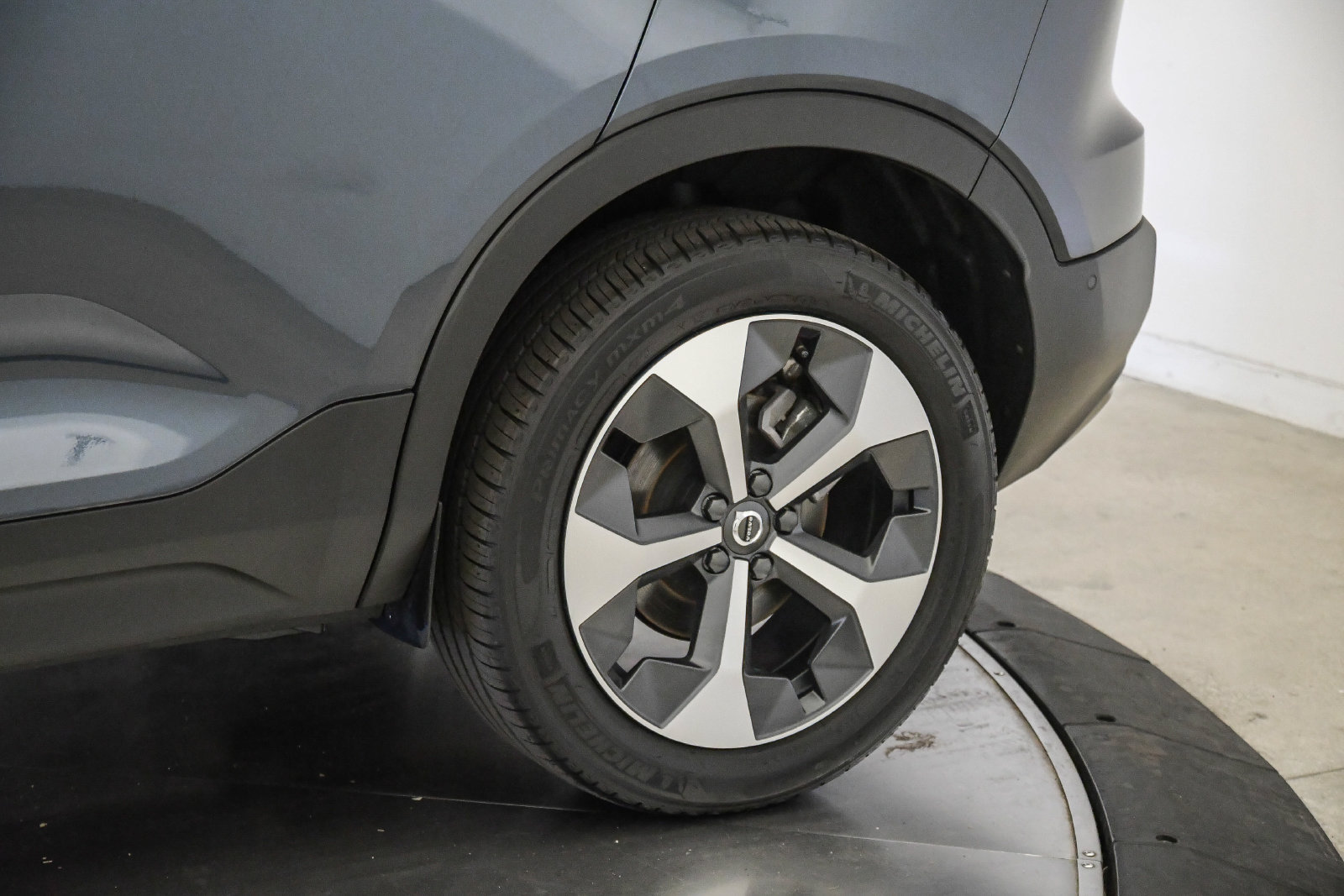 Used 2026 Volvo XC40 B4 Plus w/ Climate Package FWD image 11