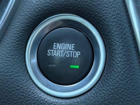 Used 2022 Chevrolet Traverse LT FWD image 24