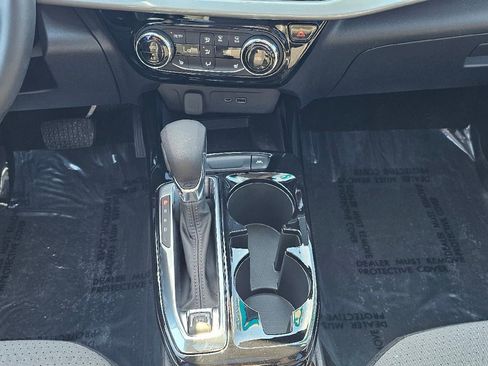 Used 2024 Chevrolet Trax LT w/ Sunroof Package image 14