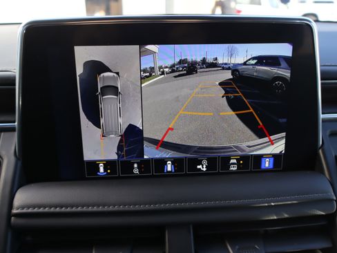 Certified 2024 Chevrolet Suburban LT w/ LT Signature Package image 29