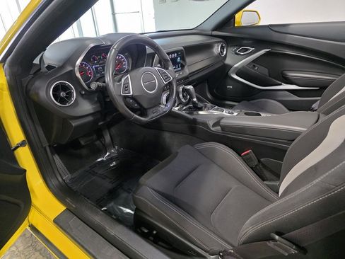 Used 2017 Chevrolet Camaro LT w/ Technology Package image 12