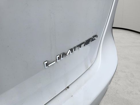 Used 2022 Chrysler Pacifica Limited FWD image 16