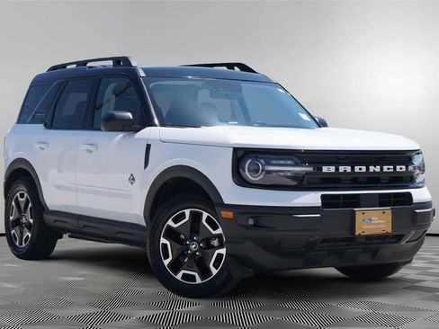 Certified 2024 Ford Bronco Sport Outer Banks w/ Tech Package AWD/4WD image 1