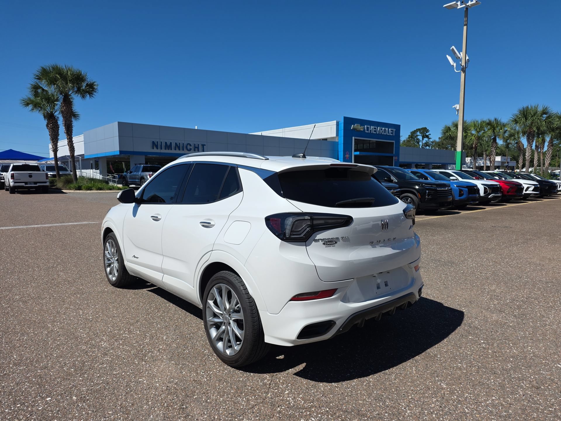 Used 2024 Buick Encore GX Avenir w/ Avenir Technology Package FWD image 4