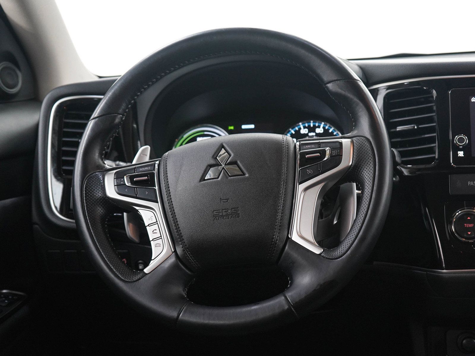 Used 2018 Mitsubishi Outlander 4WD Plug-In Hybrid image 17