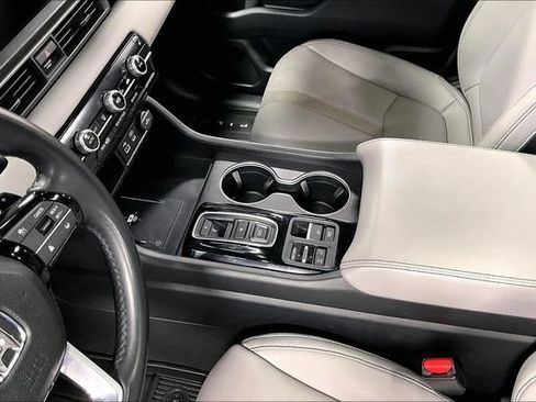 Used 2024 Honda Pilot Touring image 19
