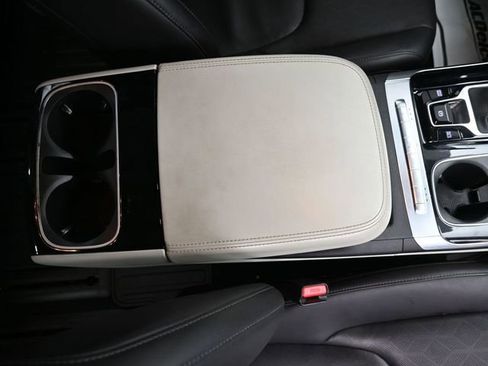 Used 2024 Kia Carnival EX image 36