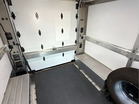 Used 2024 Chevrolet Brightdrop 400 w/ Commercial Equipment Package AWD/4WD image 19