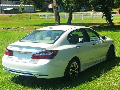 Used 2017 Honda Accord Touring image 5