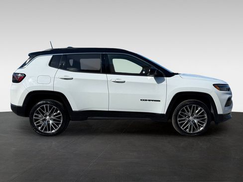 Used 2023 Jeep Compass Limited w/ Elite Group AWD/4WD image 4