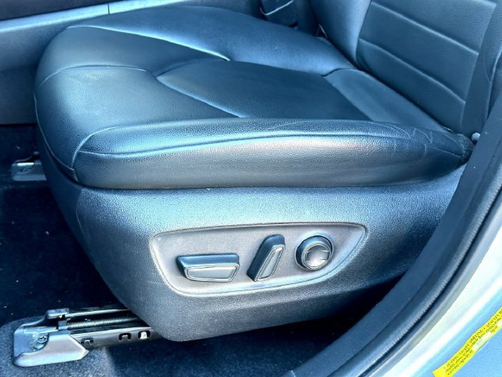 Used 2023 Toyota Highlander XLE FWD image 12