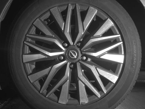 Used 2025 Nissan Altima 2.5 SV FWD image 14