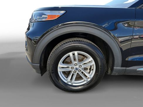 Used 2022 Ford Explorer XLT w/ Equipment Group 202A image 9
