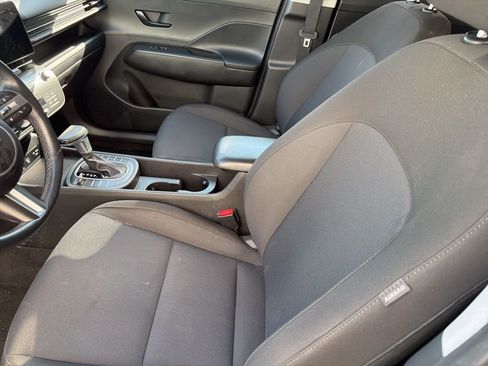 Used 2025 Hyundai Kona SEL FWD image 3