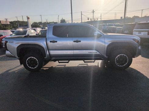 Used 2024 Toyota Tacoma TRD Off-Road AWD/4WD image 6