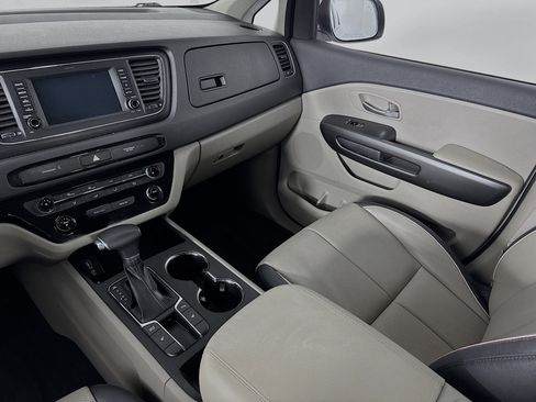 Used 2019 Kia Sedona EX image 22
