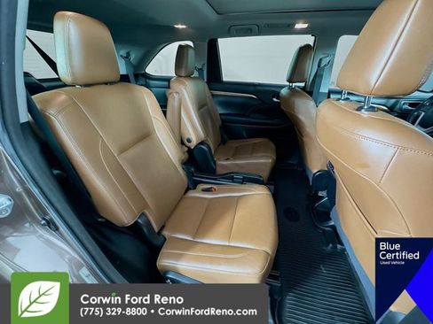 Used 2017 Toyota Highlander Limited Platinum image 31