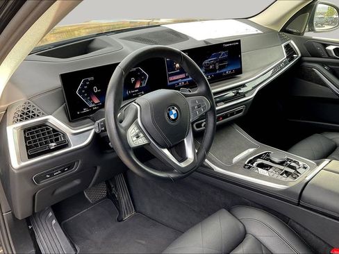 Used 2025 BMW X7 xDrive40i AWD/4WD image 17
