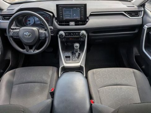 Used 2021 Toyota RAV4 XLE w/ Convenience Package FWD image 28