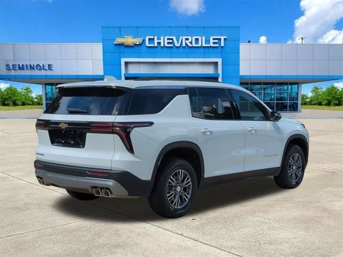 Certified 2026 Chevrolet Traverse LT FWD image 4