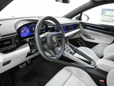 New 2026 Porsche Macan 4S Electric AWD/4WD image 4