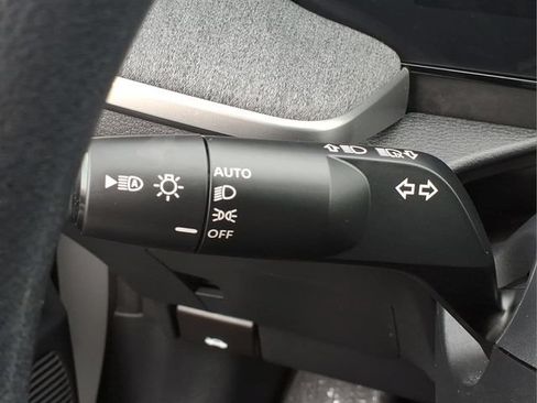 Certified 2025 Nissan Kicks SV AWD/4WD image 18