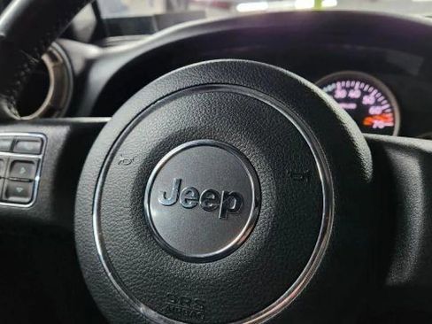 Used 2017 Jeep Wrangler Sahara image 31