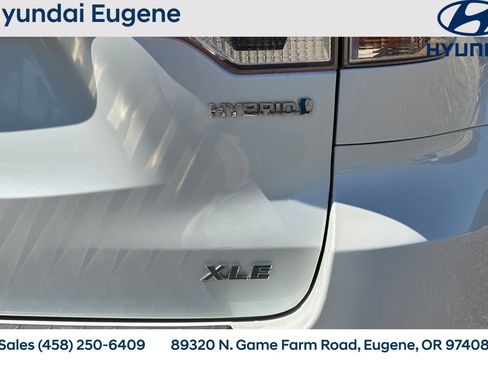 Used 2019 Toyota Highlander XLE AWD/4WD image 38